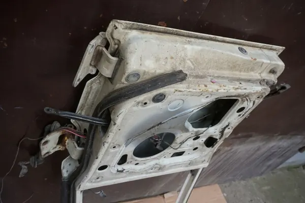 Nissan Patrol Y60 linker achterklep OEM PATROL Y60 KLAPA LEWA BIAŁA image 10