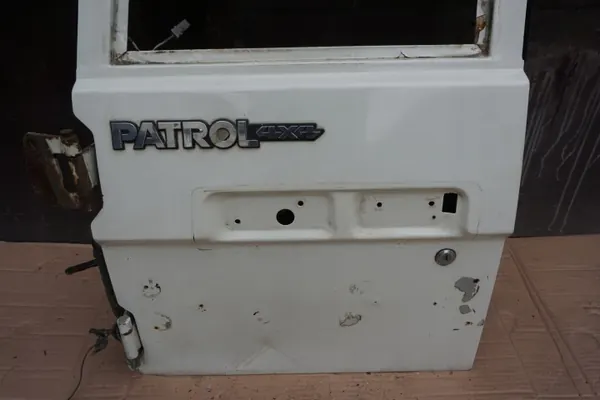 Nissan Patrol Y60 linker achterklep OEM PATROL Y60 KLAPA LEWA BIAŁA image 4