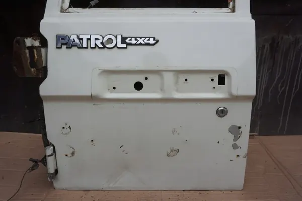 Nissan Patrol Y60 linker achterklep OEM PATROL Y60 KLAPA LEWA BIAŁA image 6