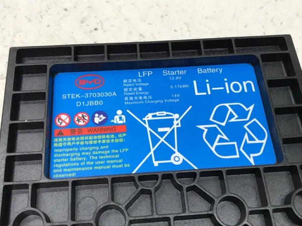 Bateria de arranque LFP BYD SEAL 2024-25 OEM STEK-3703030A image 7