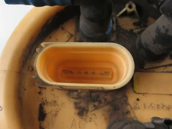 Bomba de Combustível VW Touran 2.0 TDI, 1T0919050F image 2