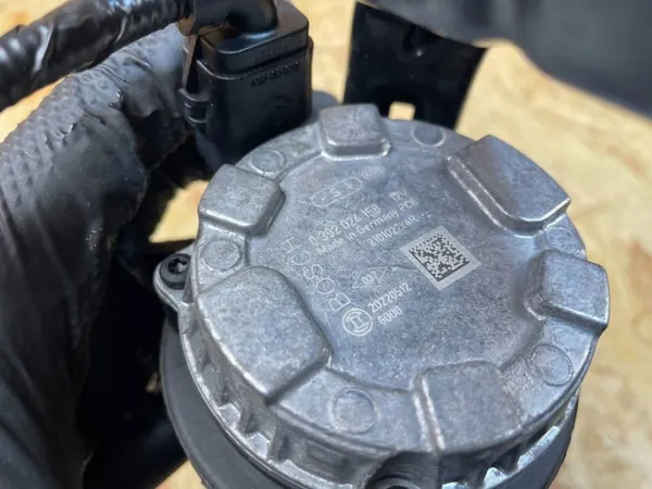 Bomba de agua Renault OE OEM 210197388R - Usada image 10
