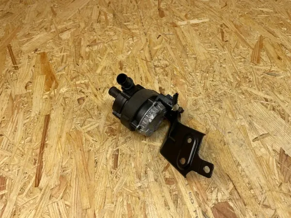 Bomba de agua Renault OE OEM 210197388R - Usada image 6