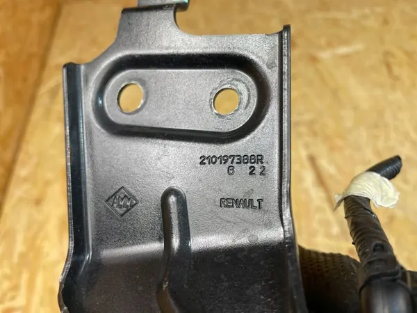 Bomba de agua Renault OE OEM 210197388R - Usada image 9
