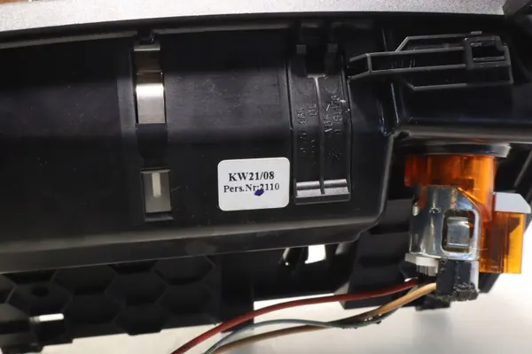 Audi Q7 instrumentbräda-askfat OEM 4L0857951 (2008-2009) image 8