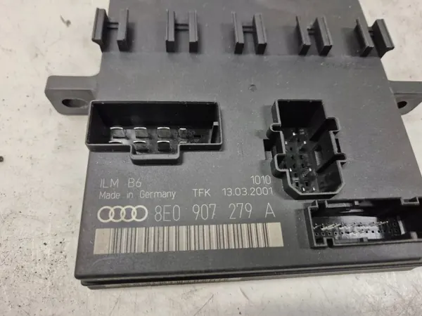 Módulo Confort Audi A4 OEM 8E0907279A - Usado image 3