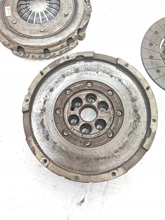 Opel Insignia A 2.0 CDTI Kytkin OEM 55581279 image 3