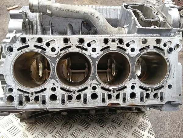 Bloque motor Porsche OEM 948101113 para Panamera image 5