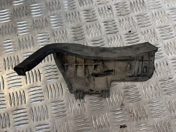 Porsche Panamera spatbordbevestiging rechts OEM 97055960201 image 4