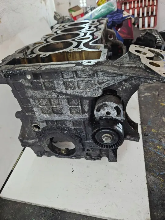 Bloco Motor BMW OEM N46B20BY - Estado Usado image 6