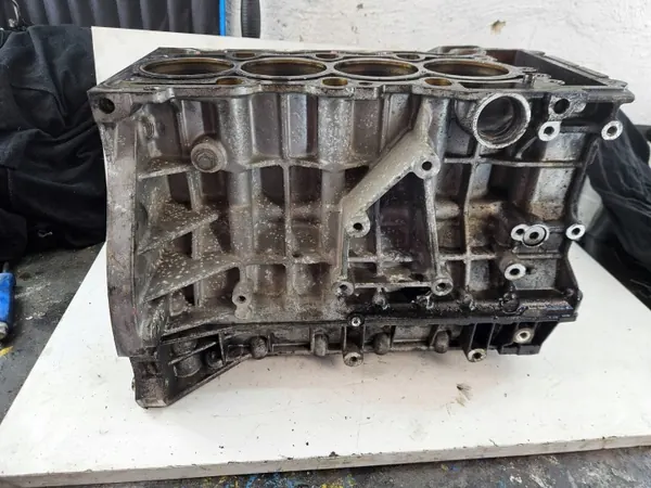 Bloco Motor BMW OEM N46B20BY - Estado Usado image 7