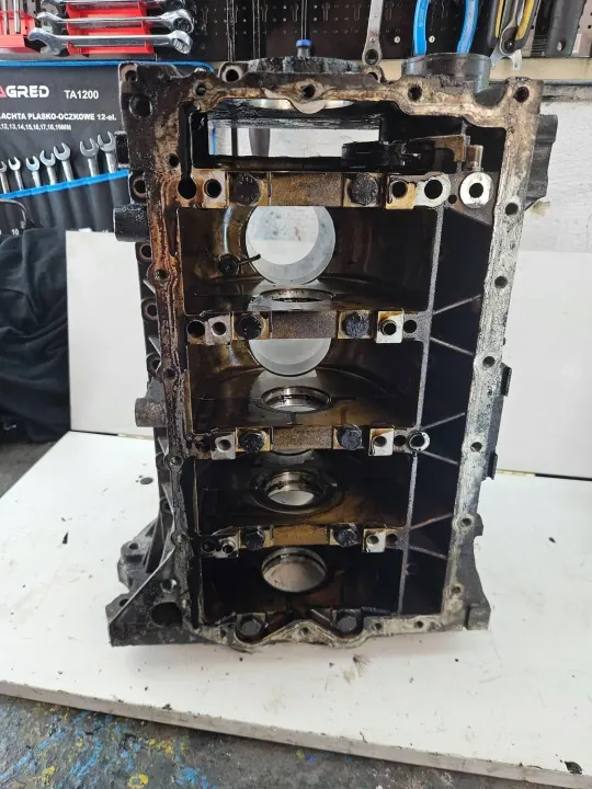 Bloco Motor BMW OEM N46B20BY - Estado Usado image 8