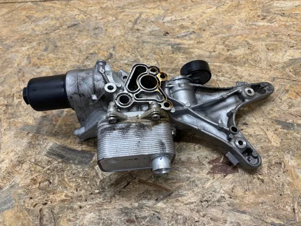 Audi Q5 80A Öljynsuodinkotelo OEM 06L903143K image 3