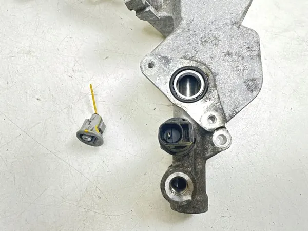 Base de filtre à huile Peugeot 3008 I 2012 image 2