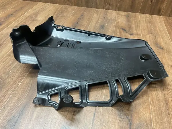 BMW i4 Alusuoja Oikea Taka OEM 51759850638 image 10
