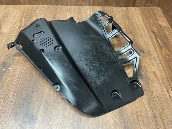 BMW i4 Alusuoja Oikea Taka OEM 51759850638 image 4