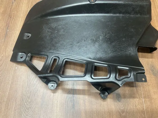 BMW i4 Alusuoja Oikea Taka OEM 51759850638 image 6