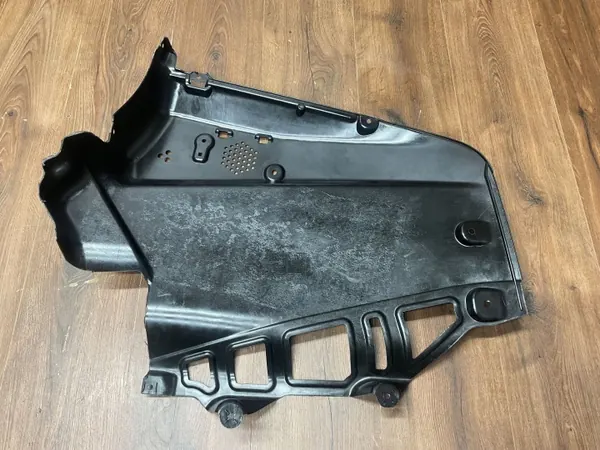 BMW i4 Alusuoja Oikea Taka OEM 51759850638 image 7