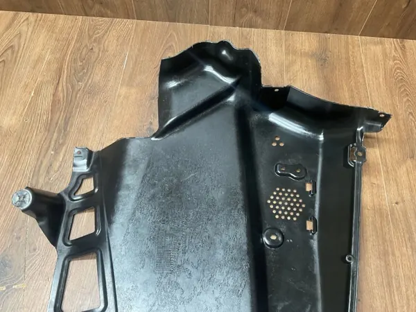 BMW i4 Alusuoja Oikea Taka OEM 51759850638 image 8
