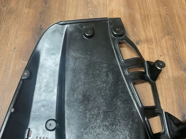 BMW i4 Alusuoja Oikea Taka OEM 51759850638 image 9