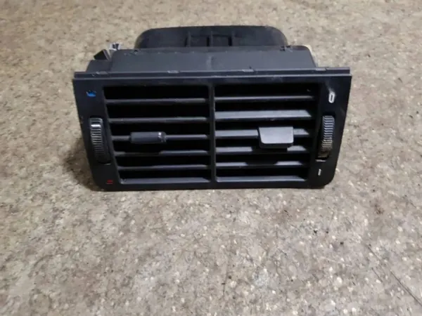 Grille de ventilation arrière BMW Série 7 E38 OEM 64228390290 image 2