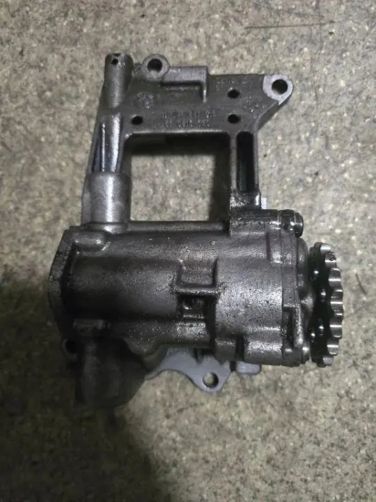 BMW Öljypumppu OEM 11412247212 3.0L diesel image 2