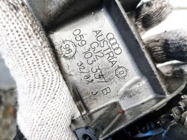 Öljypumppu Audi A6 OEM 059103337B 2.5L 2001 image 4