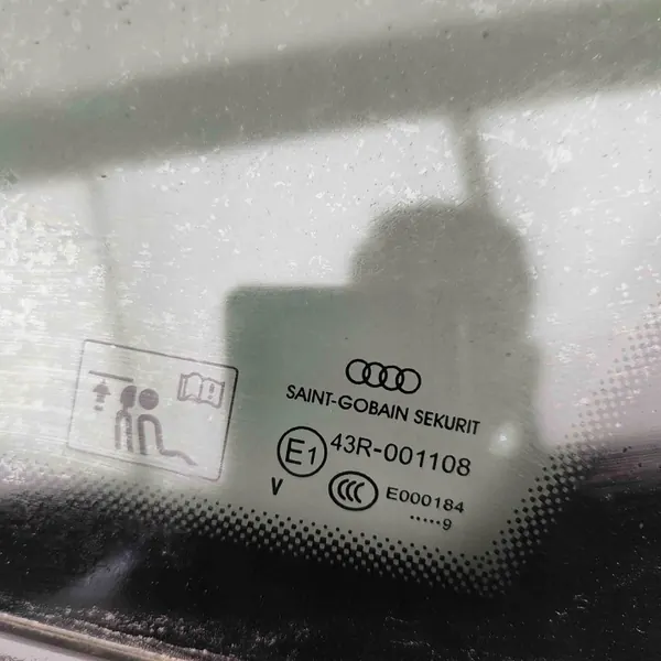 Gebruikte Audi OE achterruit rechts OEM 8V4845300C image 5