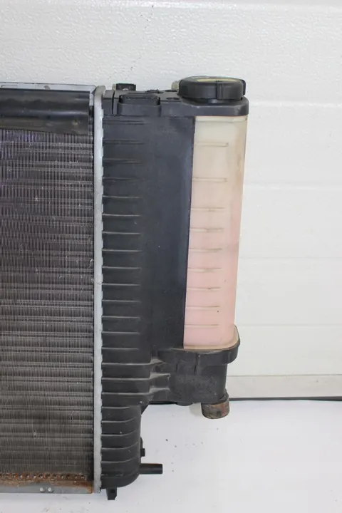 Vattenkylare för BMW 3 E30 E36 Z3 E36 OEM 602 085 image 3