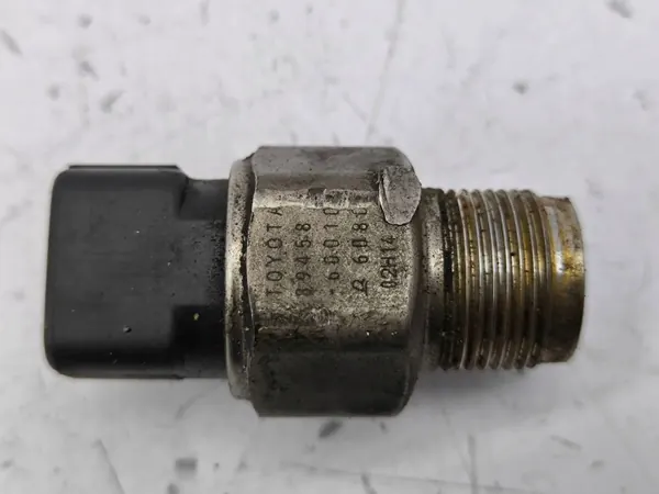 Lexus Kraftstoffdrucksensor OEM 8945860010 image 6