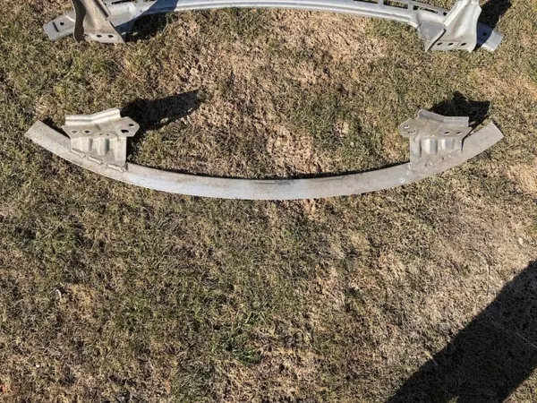 Tesla Model 3 framstötfångarförstärkning OEM 1084894-00-B image 2