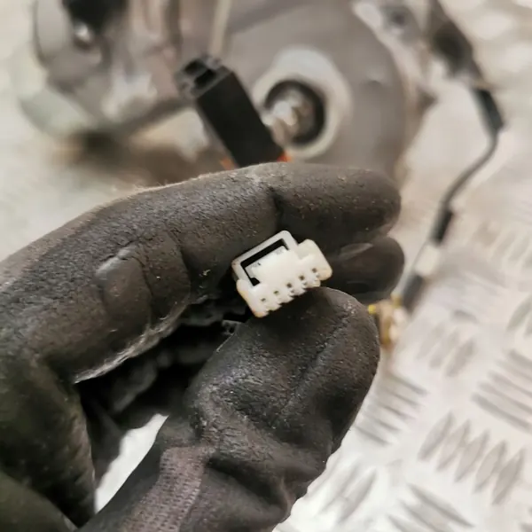 Mitsubishi OE servostyrpump OEM 8633A131 image 4
