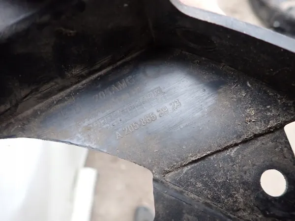 MERCEDES C-KLASA W205 Suporte de para-choque traseiro esquerdo OE image 2