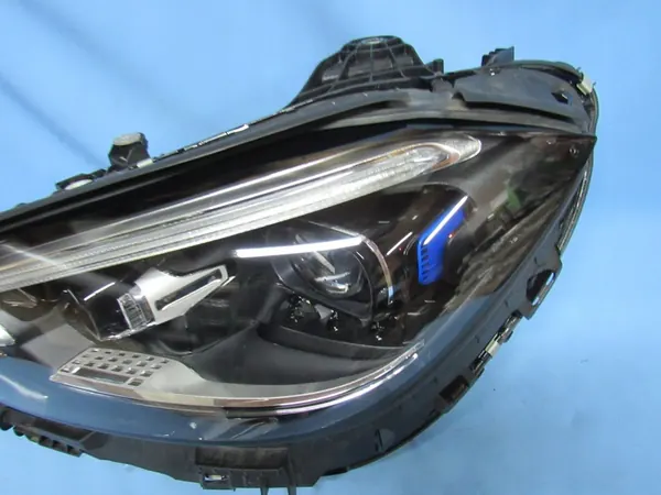 Linker Mercedes W206 Full LED Digital Licht image 3