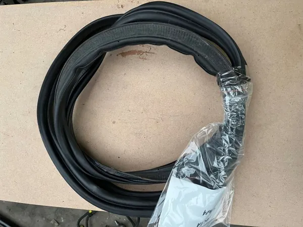 Junta de maletero Alfa Romeo Giulia OEM 50548806 image 2