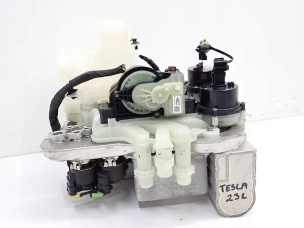 Tesla Model 3 värmepump OEM 1506859-00-E image 4