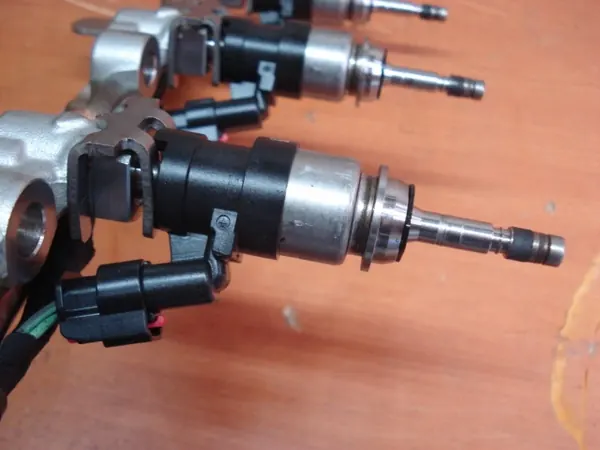 Inyector OPEL ASTRA K MOKKA 1.2 TURBO 55492929 image 6