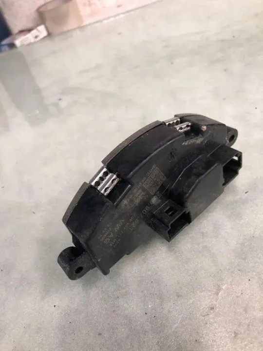 SEAT Lämmityspuhaltimen rele OEM 2Q0907521 - Käytetty image 3