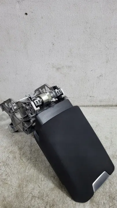 Audi A7 4K8 45 TFSI armstödsbas OEM 4K0864283D image 2