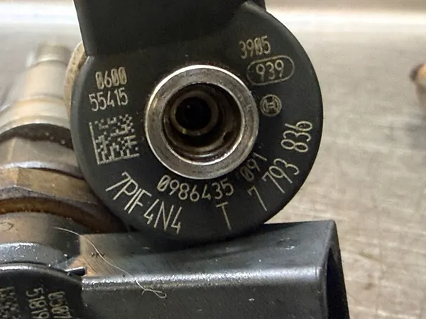 Iniettore Bosch 0986435091 per BMW E60 E90 E87 2.0d 3.0d image 2