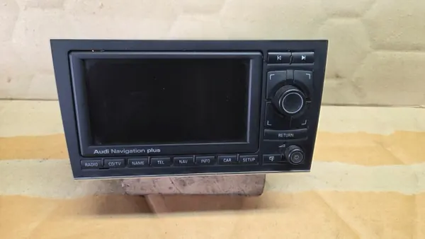Audi S4 B6 Radio-Navigointipaneeli OEM 8H0035192 image 2