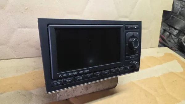 Audi S4 B6 Radio-Navigointipaneeli OEM 8H0035192 image 3