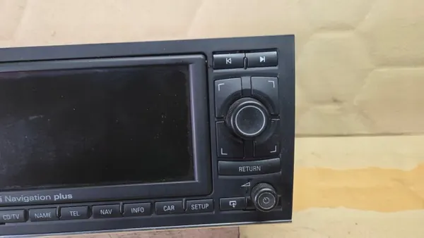 Audi S4 B6 Radio-Navigointipaneeli OEM 8H0035192 image 5
