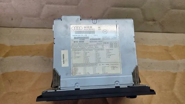 Audi S4 B6 Radio-Navigointipaneeli OEM 8H0035192 image 6