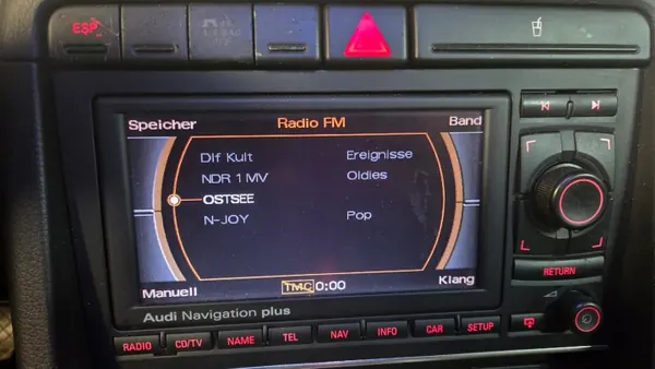 Audi S4 B6 Radio-Navigointipaneeli OEM 8H0035192 image 8