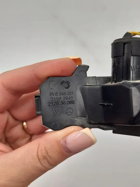 Indicador de espelho esquerdo Skoda Fabia OE 6V0949101A image 3