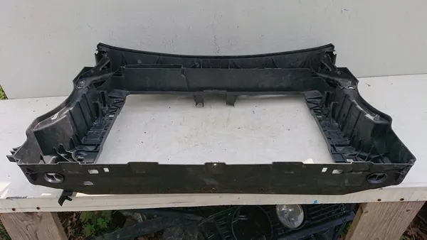 Parachoque dianteiro VW TOURAN 2010-2015 image 8