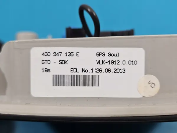 Luz de cabina Audi A6 C7 OEM 4G0947135E - Usado image 5