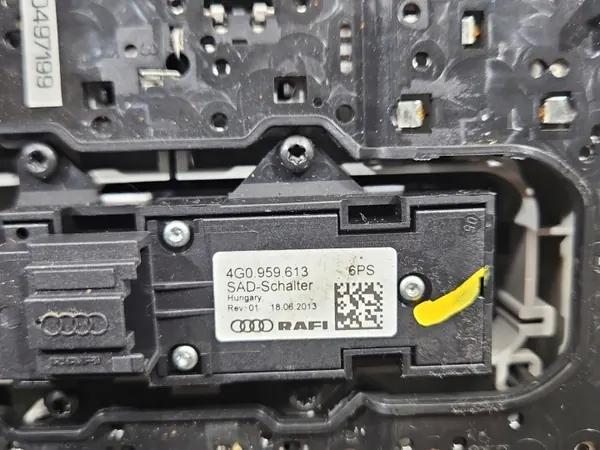 Luz de cabina Audi A6 C7 OEM 4G0947135E - Usado image 8