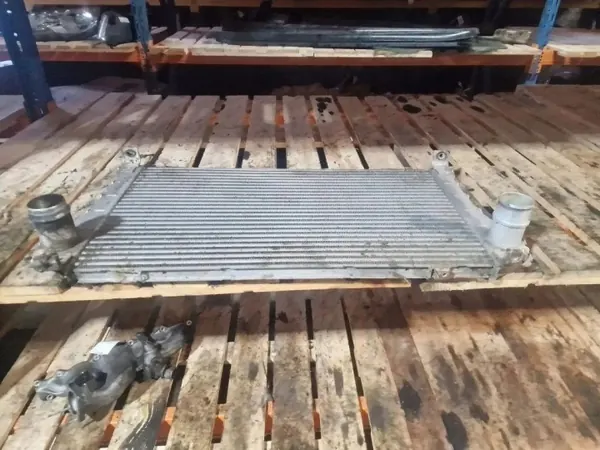 Radiateur d'intercooler d'occasion OEM 0R040 Toyota Avensis image 2